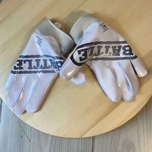 Battle Doom 1.0 Football Receivers Gloves Size M White NWOT